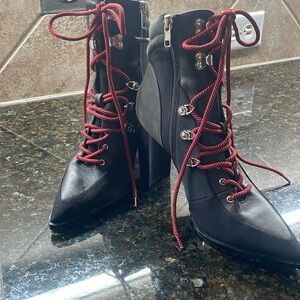 NIB Steve‎ Madden Kare Lace-up Boot Black and Red Size 9.5 Women
